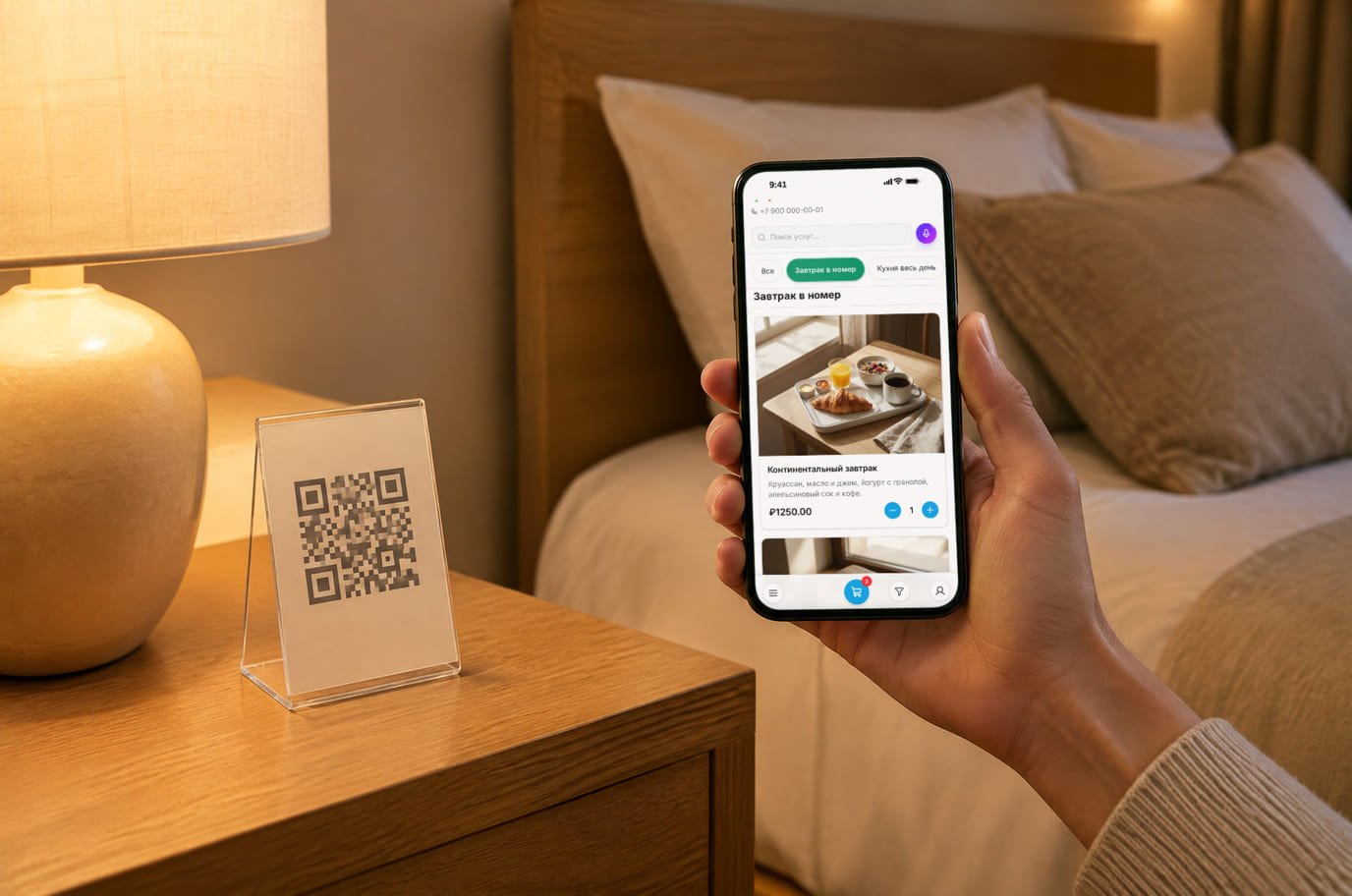 Гость в номере открывает меню и услуги отеля на телефоне по QR внутри номера